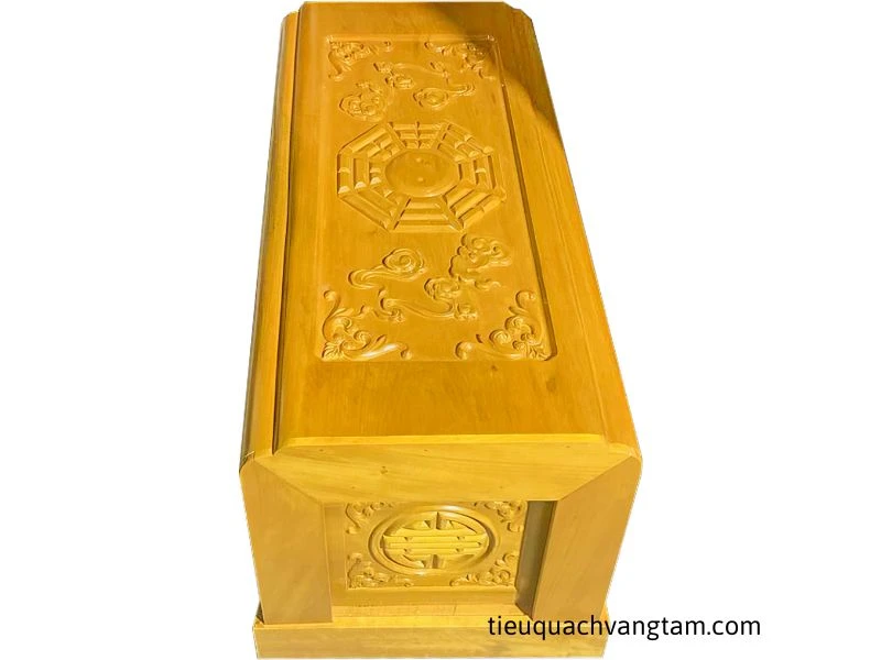Tiểu Quách Gỗ Vàng Tâm 7-7-10 Chạm Khắc Bát quái Đẹp Tiểu Quách Gỗ Vàng Tâm 7-7-10 Chạm Khắc Bát quái Đẹp - Ảnh 2